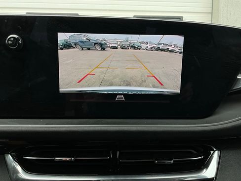 Used 2025 Buick Envista Sport Touring image 31