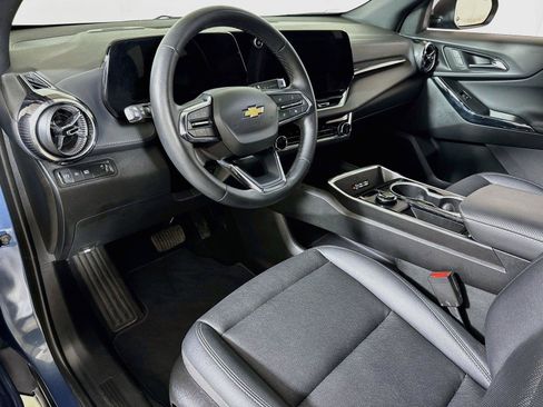 Used 2026 Chevrolet Equinox LT w/ Convenience Package II FWD image 7