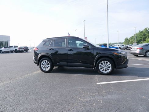 Used 2024 Toyota Corolla Cross LE image 3