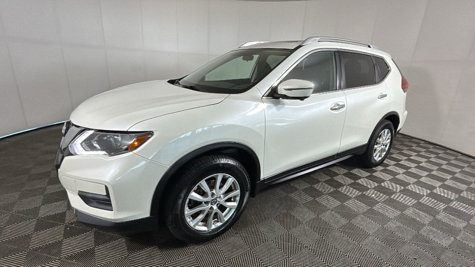 Used 2017 Nissan Rogue SV AWD/4WD image 8
