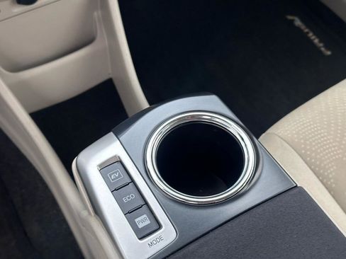 Used 2014 Toyota Prius V Two image 32