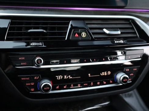 Used 2022 BMW M550i xDrive image 38