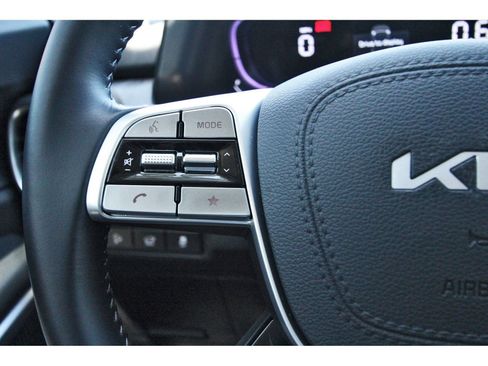 Used 2025 Kia Telluride EX w/ EX Captain's Chair Package image 23