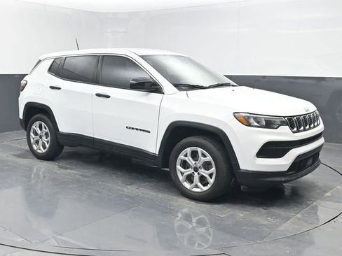 Used 2025 Jeep Compass Sport image 7