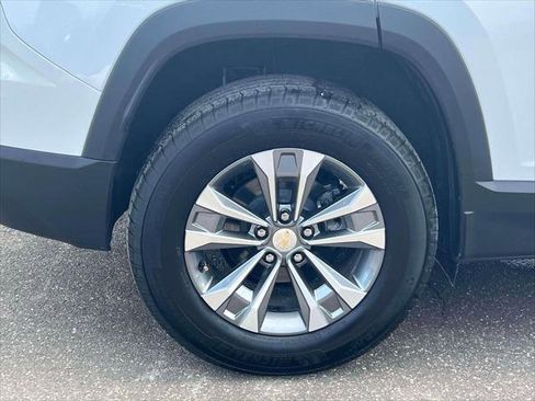 Used 2026 Chevrolet Equinox LT w/ Convenience Package II image 6