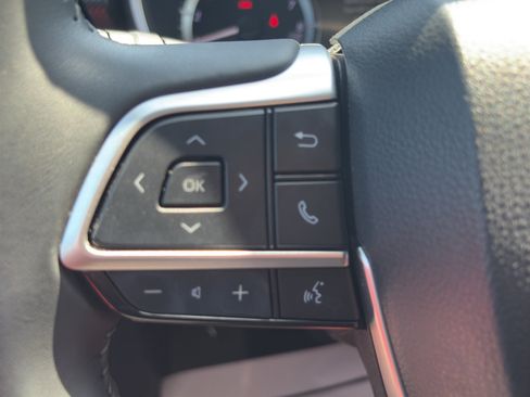 Used 2024 Toyota Highlander XSE FWD image 19