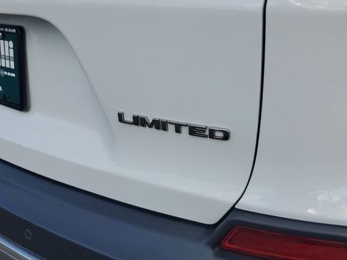 Certified 2022 Jeep Cherokee Limited w/ Elite Package AWD/4WD image 7