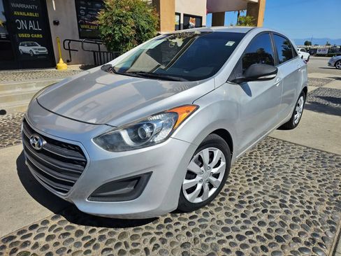 Used 2017 Hyundai Elantra GT FWD image 1