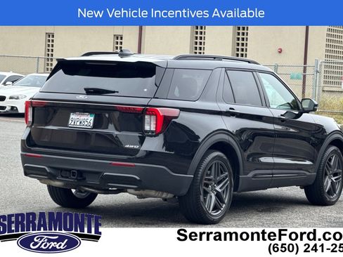 Used 2026 Ford Explorer ST-Line w/ ST-Line Street Pack AWD/4WD image 4