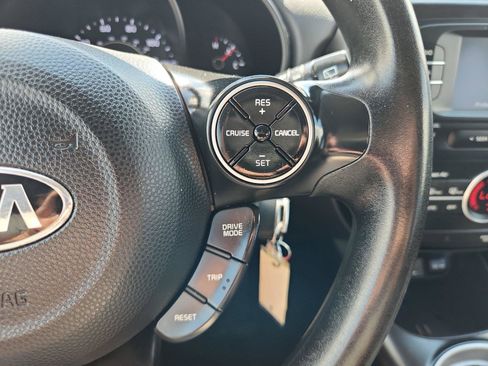 Used 2017 Kia Soul + FWD image 27
