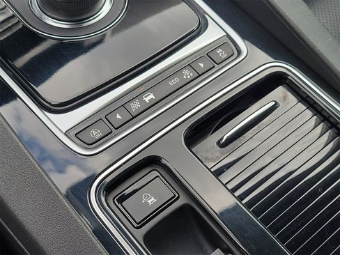 Used 2018 Jaguar F-PACE Prestige image 25