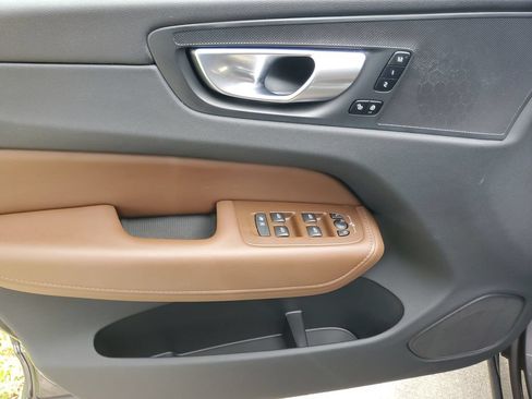 Certified 2024 Volvo XC60 B5 Plus w/ Protection Package Premier AWD/4WD image 19