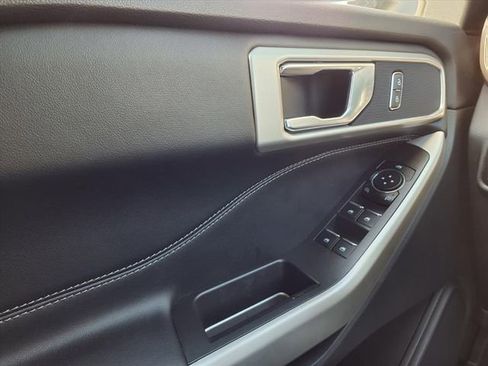 Certified 2023 Ford Explorer XLT w/ Equipment Group 202A image 21