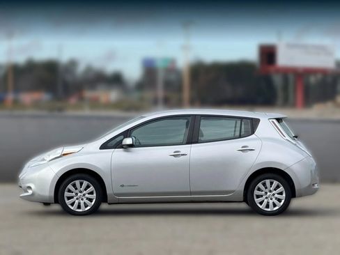 Used 2014 Nissan Leaf S image 8