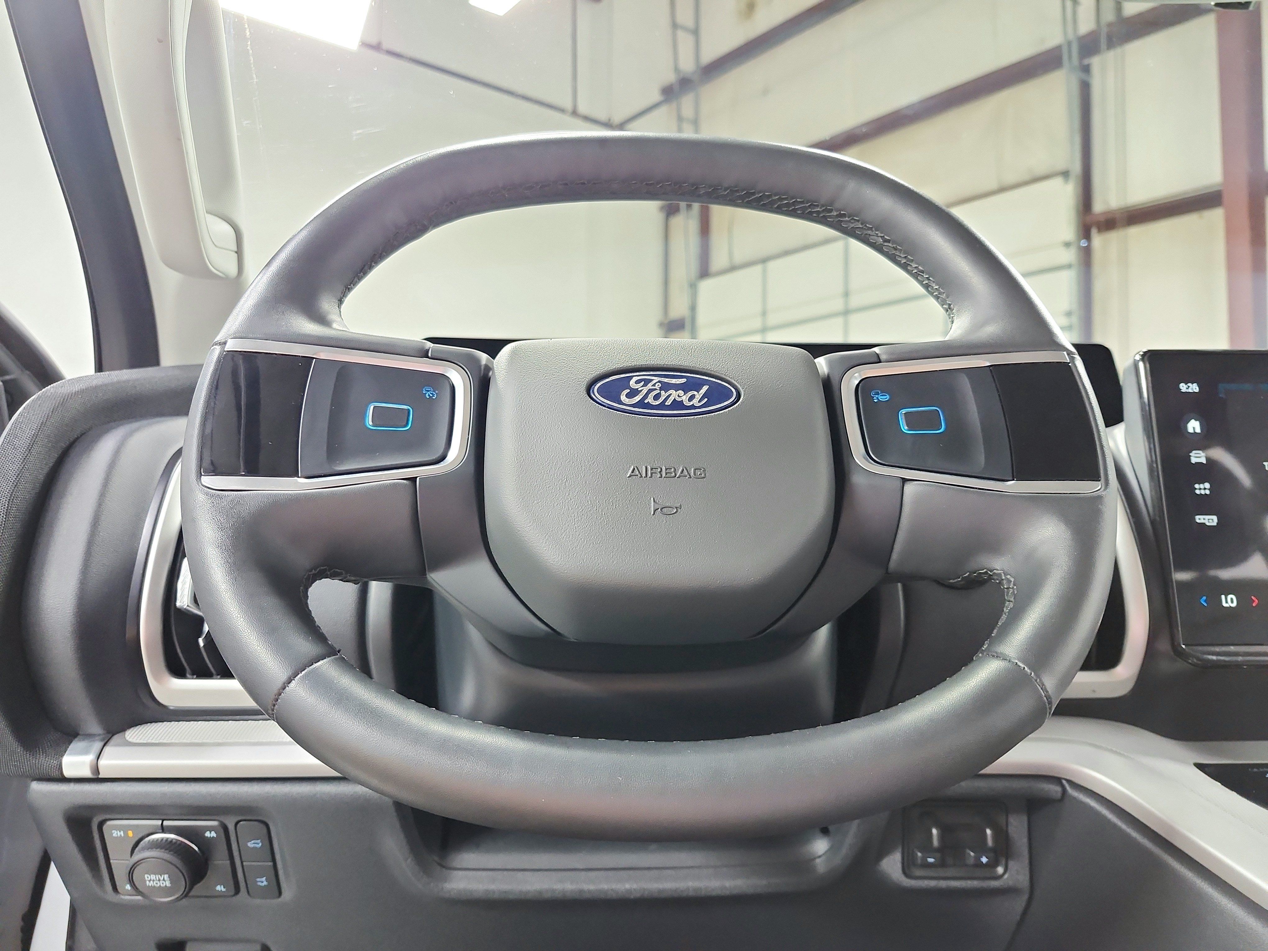 Used 2025 Ford Expedition Active AWD/4WD image 26