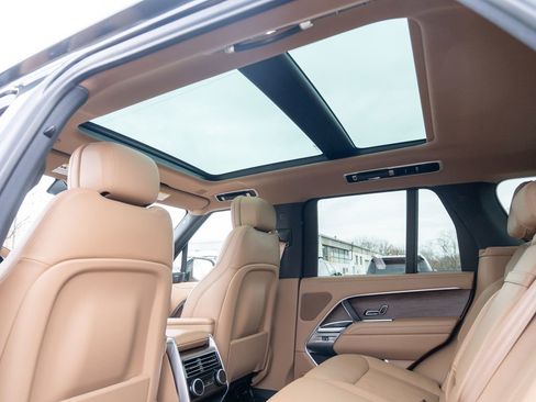 Used 2025 Land Rover Range Rover SE image 35