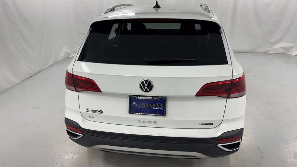 Used 2023 Volkswagen Taos SE AWD/4WD image 3