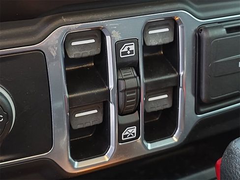 Used 2022 Jeep Gladiator Willys image 31