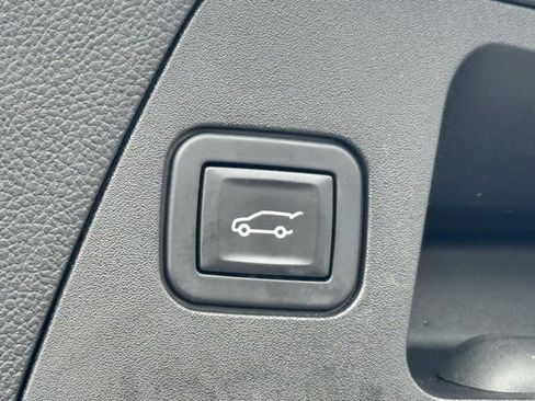 Used 2019 Buick Envision Essence image 18