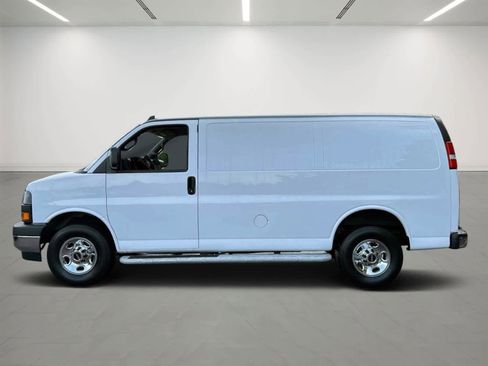 Used 2023 GMC Savana 2500 image 2