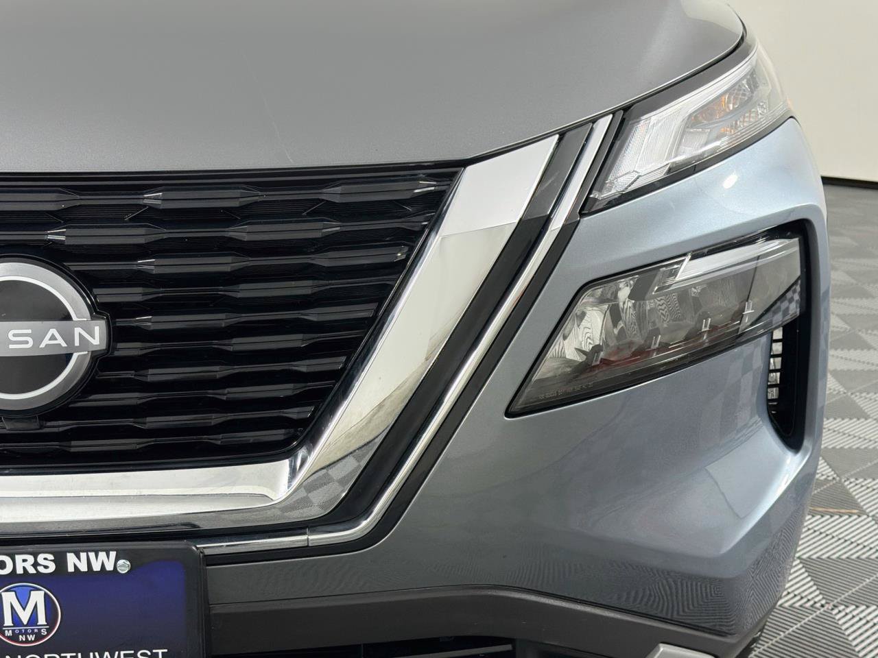 Used 2023 Nissan Rogue S AWD/4WD image 4