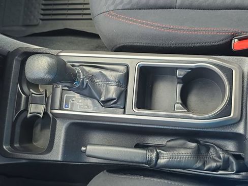 Used 2020 Toyota Tacoma SR5 w/ SR5 Appearance Package (SM) image 24