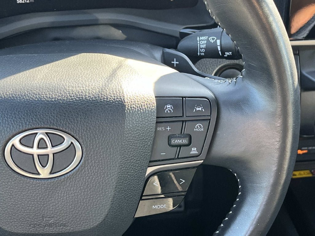 Used 2025 Toyota Camry SE FWD image 16