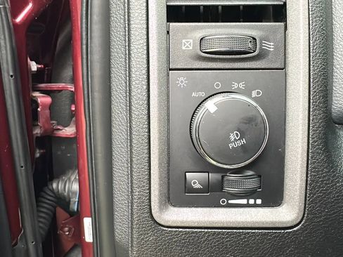Used 2017 RAM 1500 Express image 34