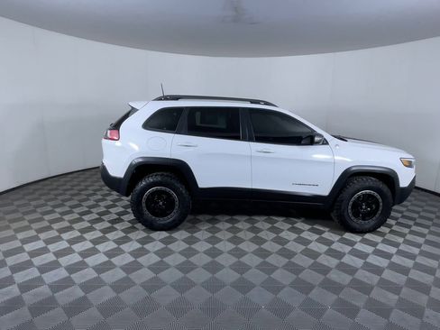 Used 2019 Jeep Cherokee Trailhawk image 9