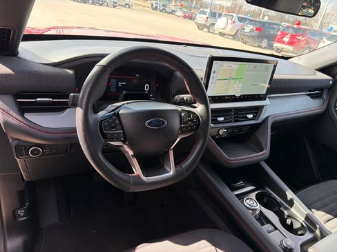 Used 2025 Ford Explorer ST-Line w/ ST-Line Street Pack image 12