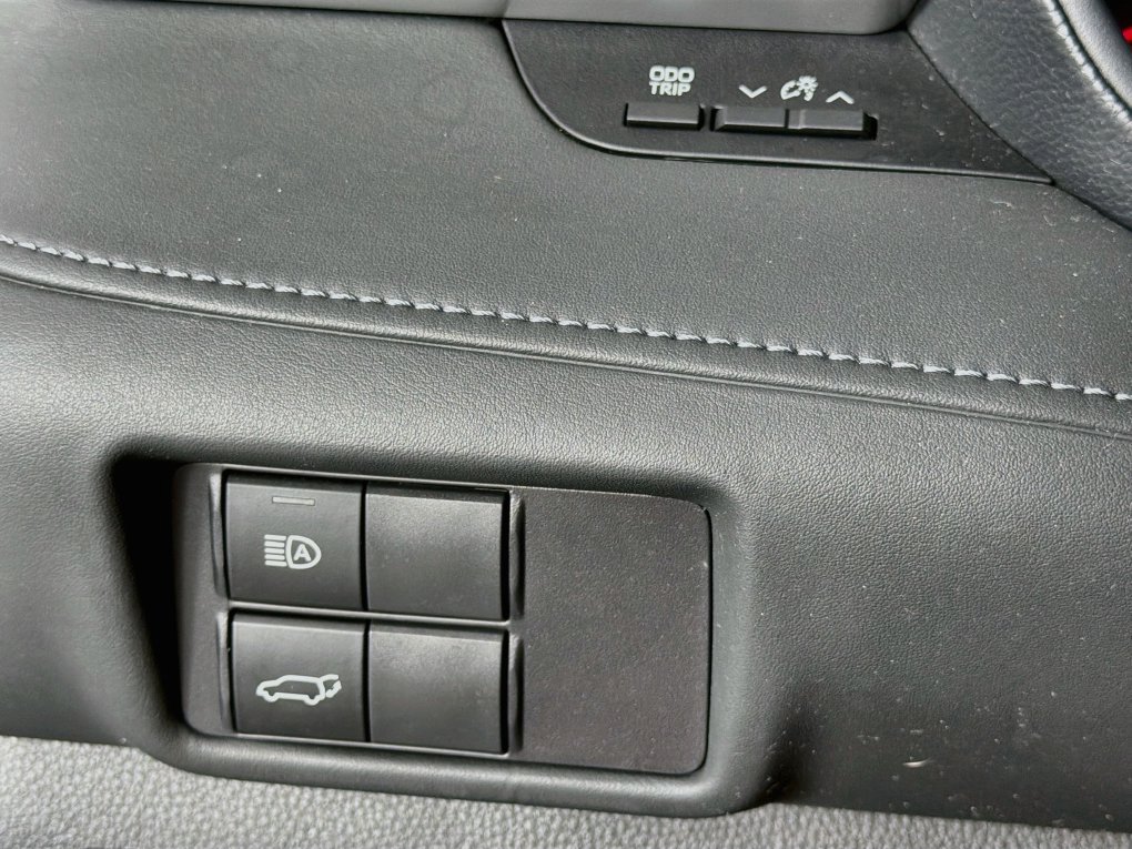 Used 2022 Toyota Highlander LE FWD image 15