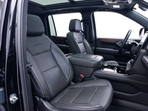 Used 2025 GMC Yukon XL Denali w/ Sun & Power Step Package AWD/4WD image 40