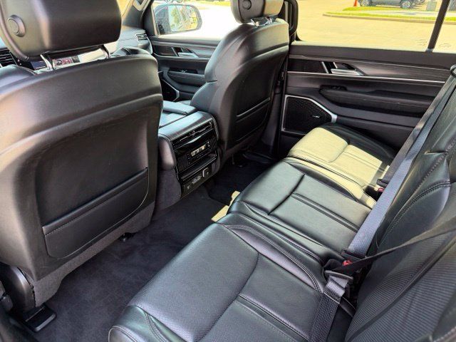 Used 2024 Jeep Wagoneer L Series II w/ Flexible Seating Group RWD image 21