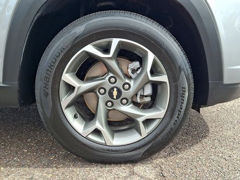 Used 2025 Chevrolet Trax LT FWD image 8
