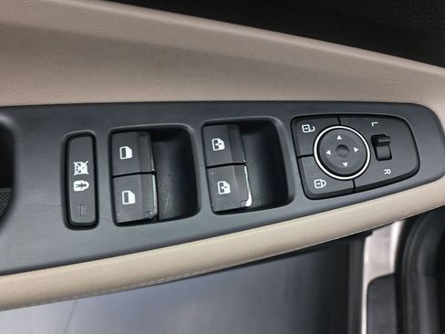 Used 2020 Hyundai Santa Fe SEL image 19