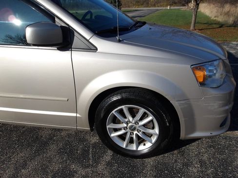 Used 2013 Dodge Grand Caravan SXT w/ Entertainment Group 1 image 32