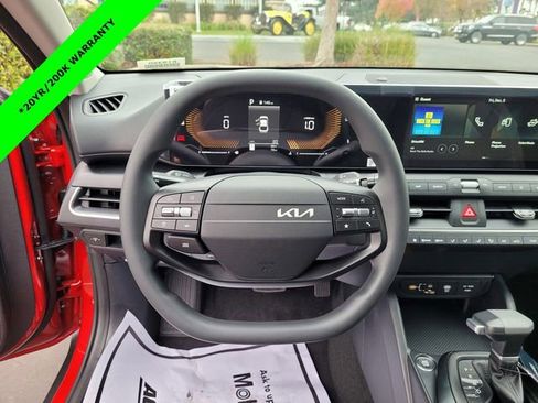 New 2025 Kia K4 LXS image 12