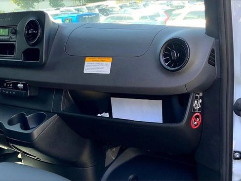 Used 2024 Mercedes-Benz Sprinter 2500 image 14