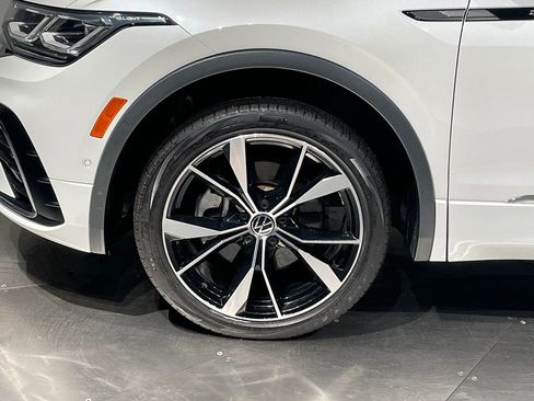 Used 2022 Volkswagen Tiguan SEL R-Line image 17