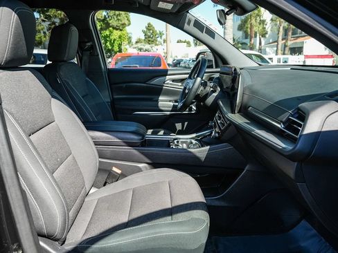 Used 2025 Chevrolet Traverse LT w/ Driver Confidence Package FWD image 15