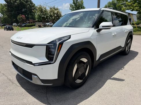 Used 2024 Kia EV9 Light Long Range RWD image 9