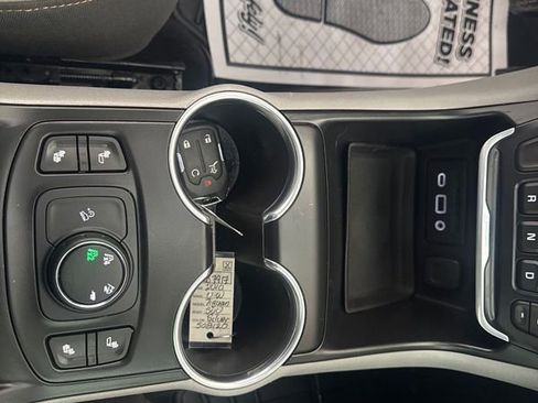 Used 2019 GMC Terrain SLT w/ Preferred Package image 17