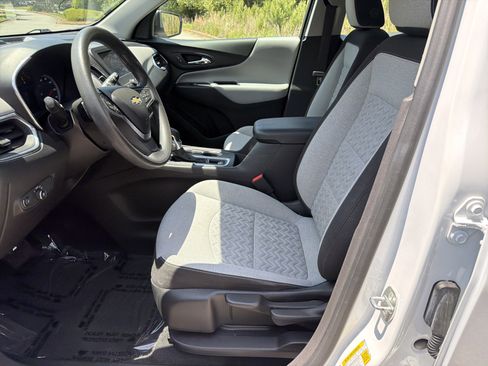 Used 2023 Chevrolet Equinox LS FWD image 9