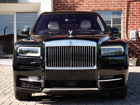 Certified 2023 Rolls-Royce Cullinan w/ Cullinan Package image 5