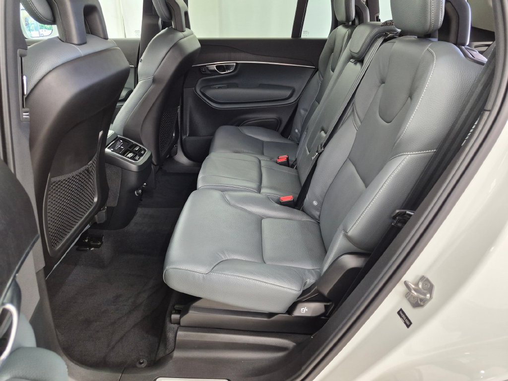Used 2020 Volvo XC90 T6 Momentum w/ Protection Package AWD/4WD image 28