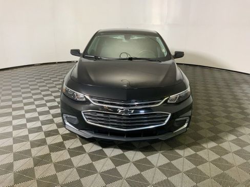 Used 2017 Chevrolet Malibu LT image 2