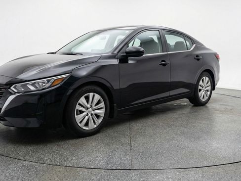 Used 2025 Nissan Sentra S image 3