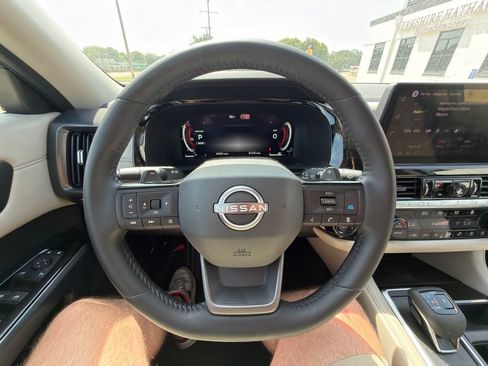 Used 2026 Nissan Pathfinder SL AWD/4WD image 12