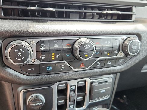 Certified 2024 Jeep Wrangler Unlimited AWD/4WD image 16