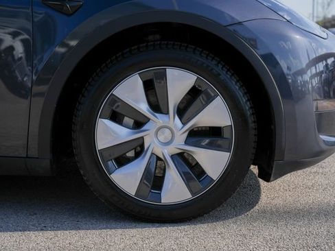 Used 2024 Tesla Model Y Long Range AWD/4WD image 5